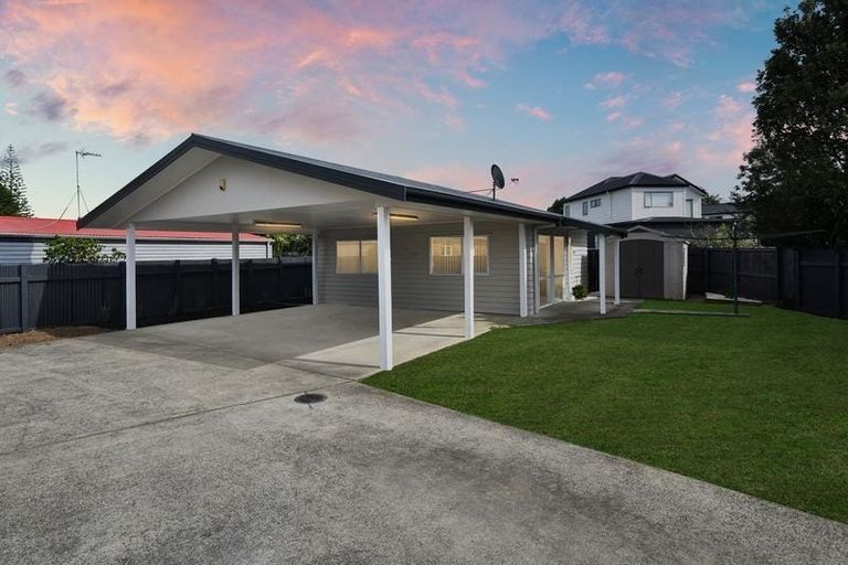 Photo of property in 34 Convair Crescent, Mangere, Auckland, 2022
