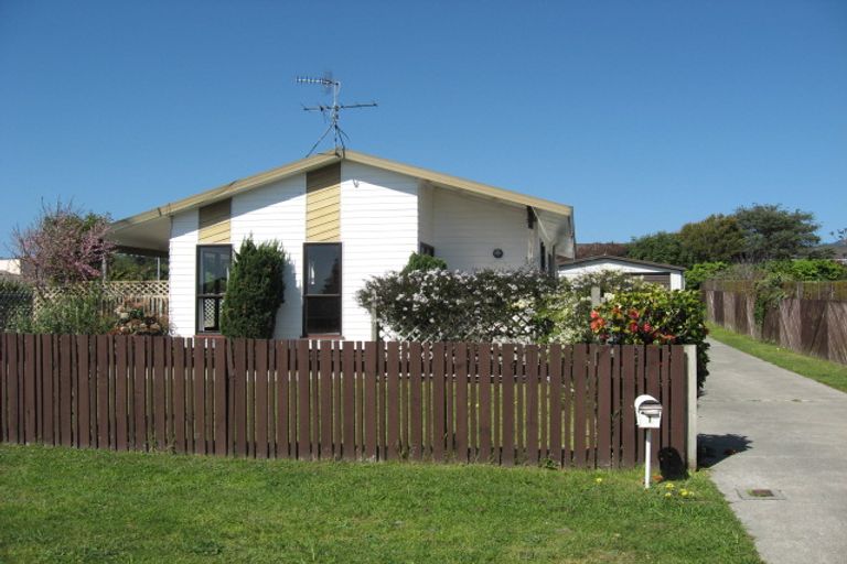 Photo of property in 1 Rosewood Place, Paraparaumu, 5032