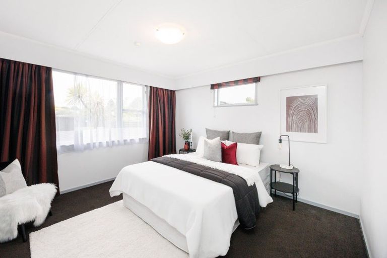 Photo of property in 2 Pukatea Place, Milson, Palmerston North, 4414