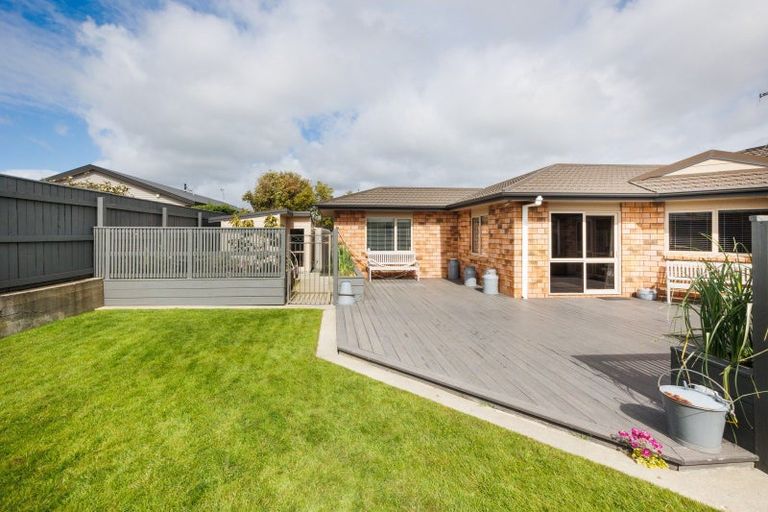 Photo of property in 30 Daniel Place, Kelvin Grove, Palmerston North, 4414