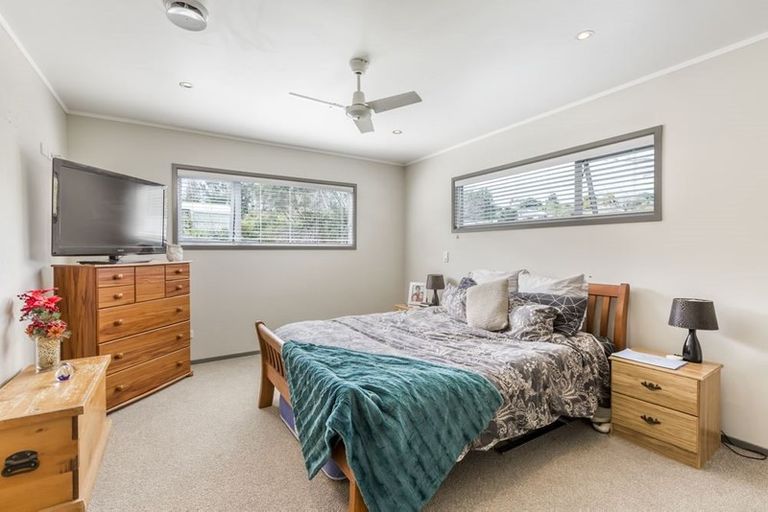 Photo of property in 24 Springtime Crescent, Stanmore Bay, Whangaparaoa, 0932