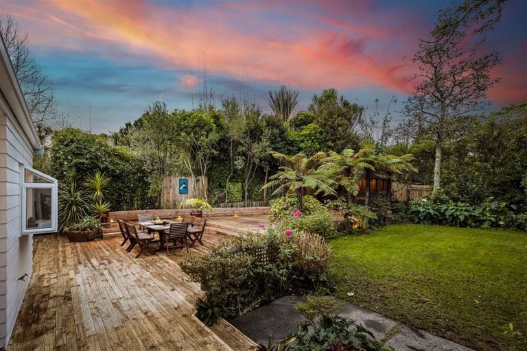 Photo of property in 4 Kitewaho Road, Swanson, Auckland, 0816