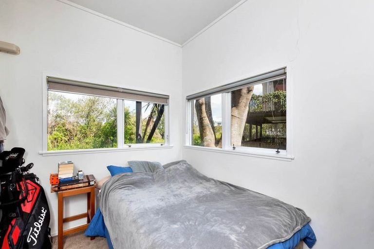 Photo of property in 132 Carlisle Road, Northcross, Auckland, 0632