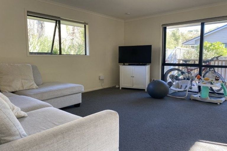 Photo of property in 8a Puaha Street, Takapuwahia, Porirua, 5022