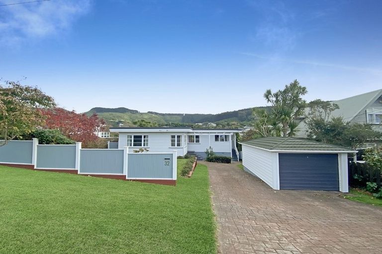 Photo of property in 32 Ngatitoa Street, Tawa, Wellington, 5028