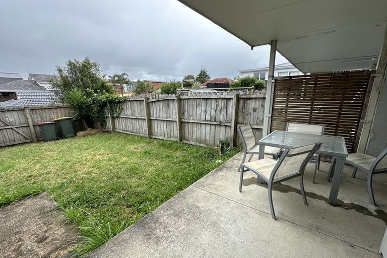 Photo of property in 1/242 Great North Road, Henderson, Auckland, 0612