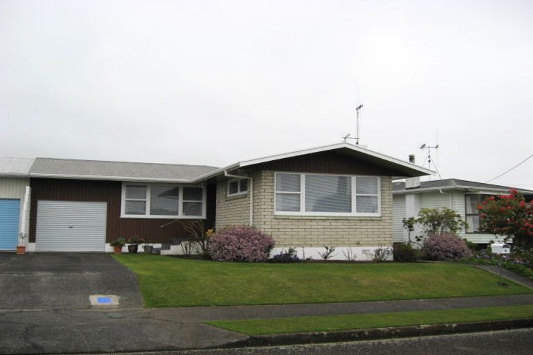 Photo of property in 26 Karaka Crescent, Levin, 5510