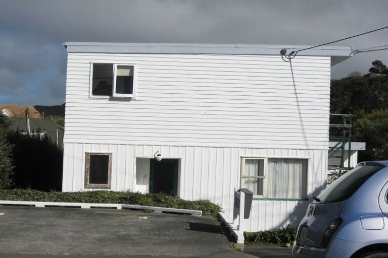 Photo of property in 2/25 Parkvale Road, Karori, Wellington, 6012