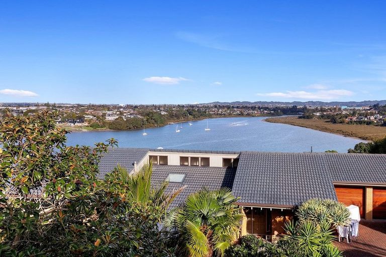 Photo of property in 187 West Harbour Drive, West Harbour, Auckland, 0618