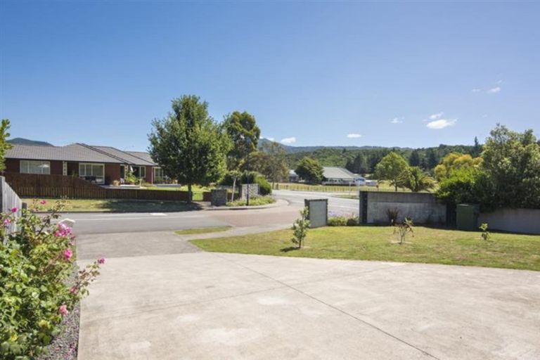 Photo of property in 1 Tui Drive, Picton, 7220