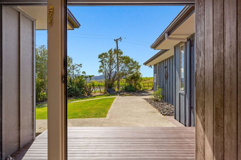 Photo of property in 301 Ranganui Road, Kaiwaka, 0573