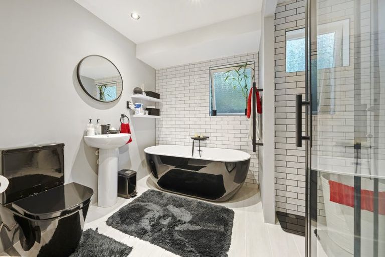 Photo of property in 19 Laser Place, Bayview, Auckland, 0629