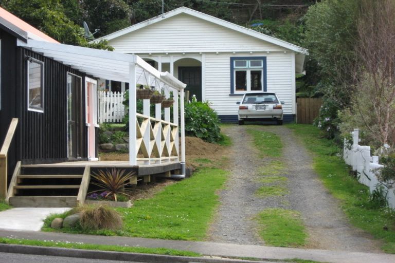Photo of property in 22 Bracken Street, New Plymouth, 4310