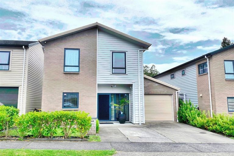 Photo of property in 32 Tutuwhatu Crescent, Weymouth, Auckland, 2103