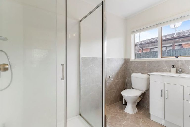 Photo of property in 2/7 Frank Evans Place, Henderson, Auckland, 0610