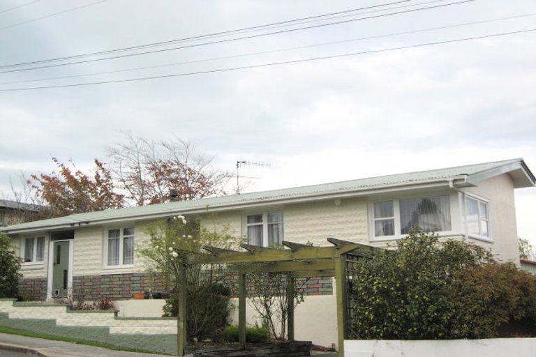 Photo of property in 16 Golfers Drive, Balclutha, 9230