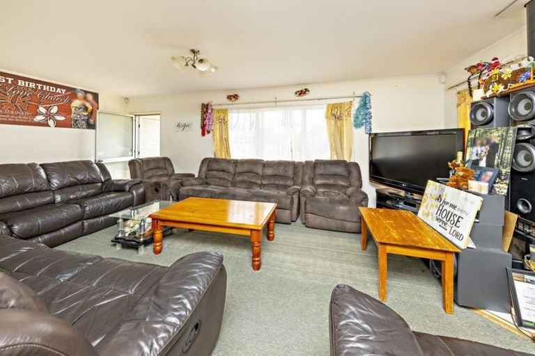 Photo of property in 17 Trounson Avenue, Clendon Park, Auckland, 2103