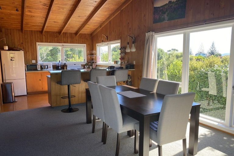 Photo of property in 6 Flaxmere Street, Waikanae Beach, Waikanae, 5036