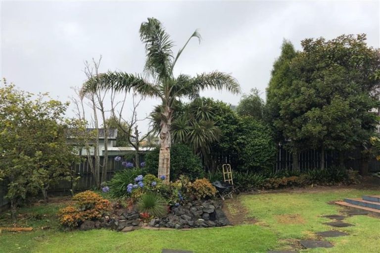 Photo of property in 74 Redoubt Road, Goodwood Heights, Auckland, 2105