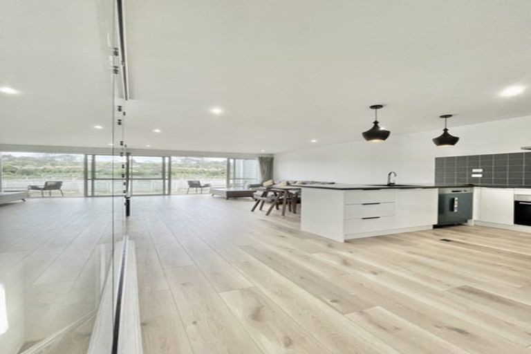 Photo of property in 10/10 Vinifera Place, Fairview Heights, Auckland, 0632