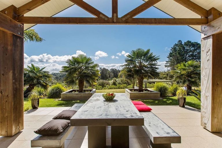 Photo of property in 127 Vaughans Road, Okura, Albany, 0792