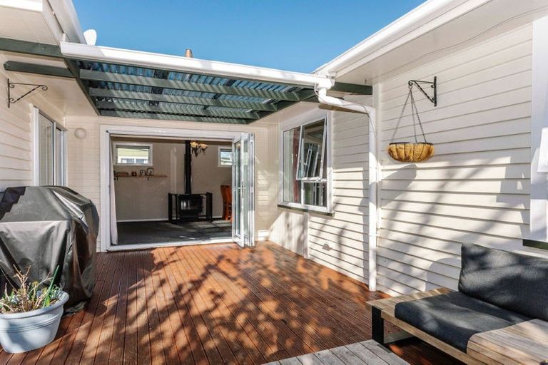 Photo of property in 17 Smith Street, Dannevirke, 4930