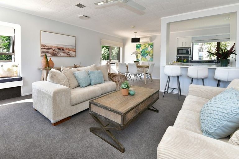 Photo of property in 3b Royalty Rise, Red Beach, 0932