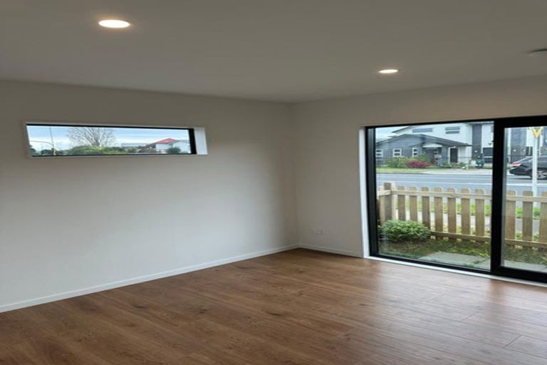 Photo of property in 723a Massey Road, Mangere, Auckland, 2022