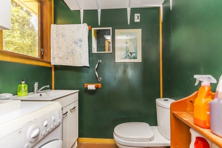 Photo of property in 69 Kahu Road, Paremata, Porirua, 5024