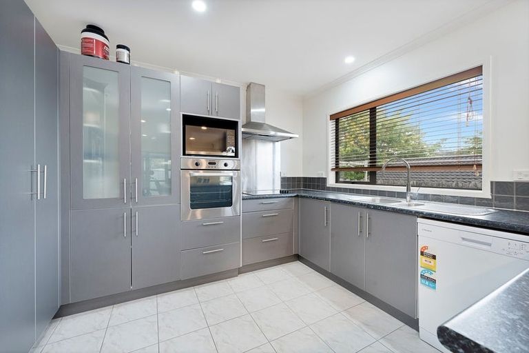 Photo of property in 15 Lake Panorama Drive, Henderson, Auckland, 0612