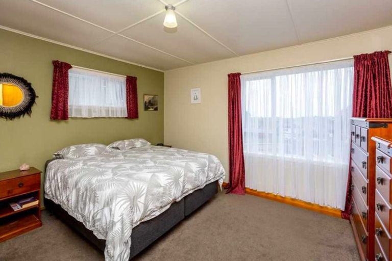 Photo of property in 11 Handley Place, Glen Avon, New Plymouth, 4312