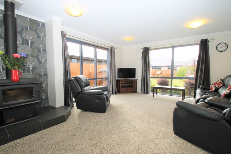 Photo of property in 16 Copperfield Close, Mosgiel, 9024