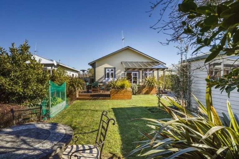 Photo of property in 7 Oxford Street, Hokowhitu, Palmerston North, 4410
