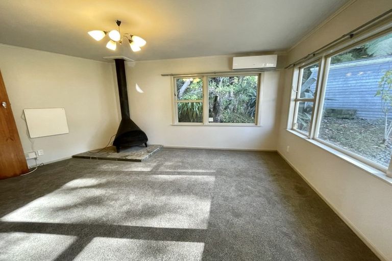 Photo of property in 3 Gahagan Way, Newlands, Wellington, 6037