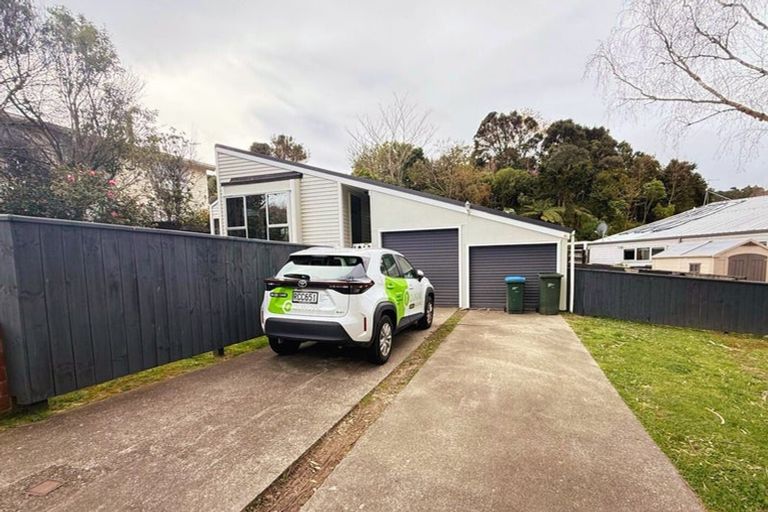 Photo of property in 11 Solander Place, Whitby, Porirua, 5024