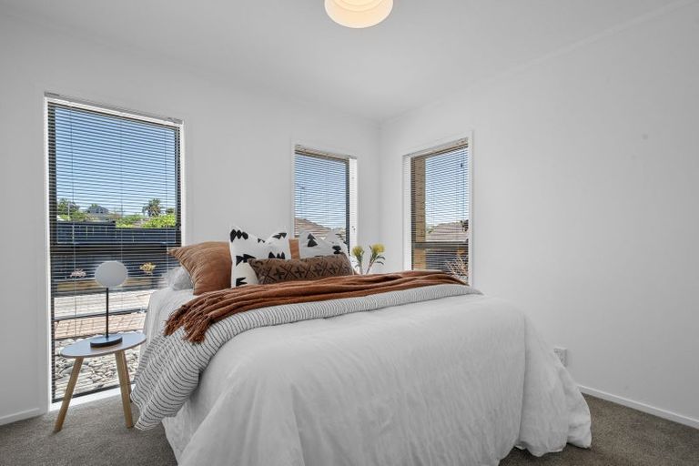 Photo of property in 25 Marina View Drive, West Harbour, Auckland, 0618