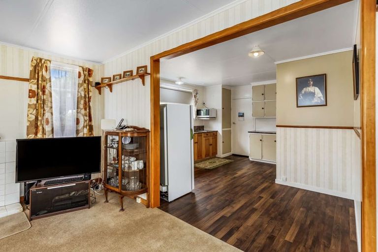 Photo of property in 10 Humphrey Street, Marton, 4710