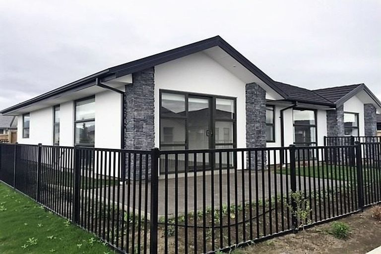 Photo of property in 6 Robalan Close, Halswell, Christchurch, 8025