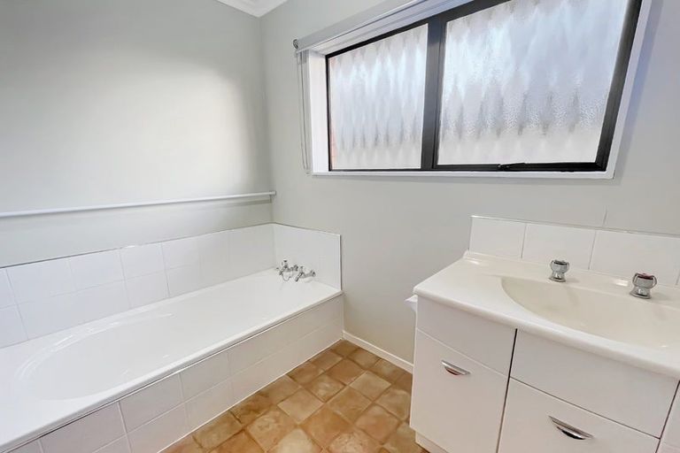 Photo of property in 4 Edgecombe Court, Roslyn, Palmerston North, 4414