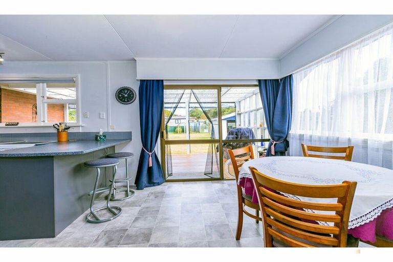 Photo of property in 24 Rhodes Street, Waimate, 7924