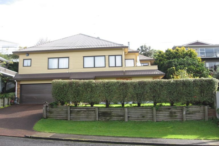 Photo of property in 2/7 Colmar Road, Mellons Bay, Auckland, 2014