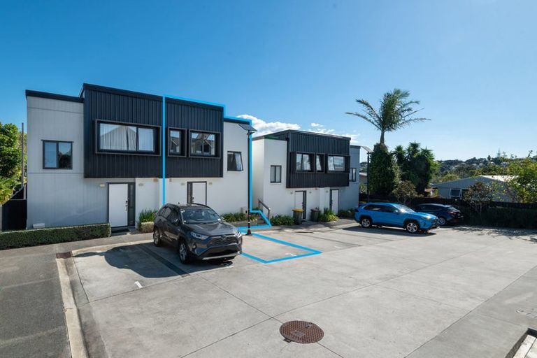 Photo of property in 2/36 Kaipatiki Road, Glenfield, Auckland, 0629