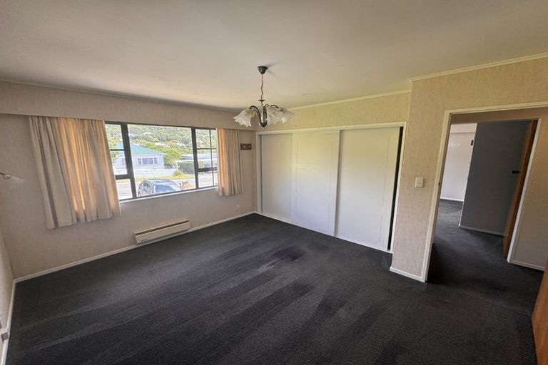Photo of property in 25 Ngatitoa Street, Tawa, Wellington, 5028