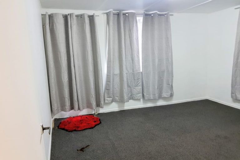 Photo of property in 16 Albert Road, Kelston, Auckland, 0602