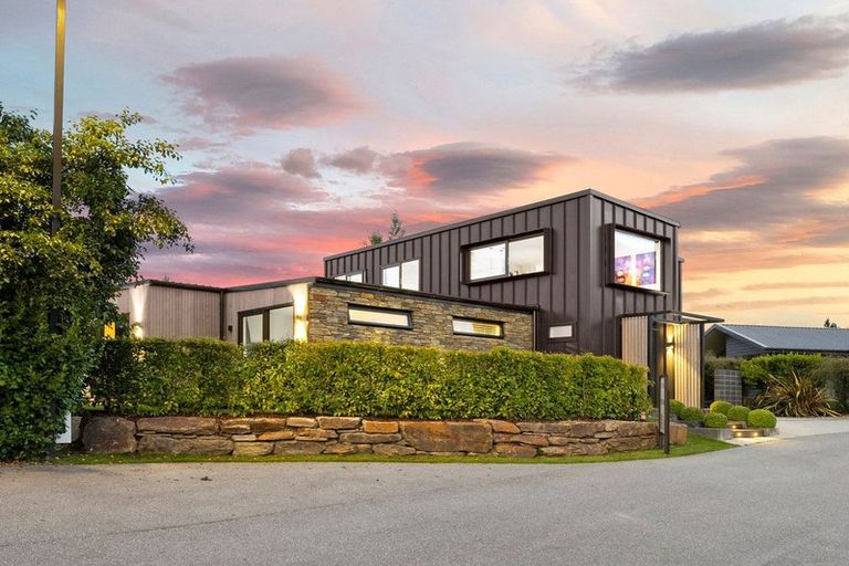 Photo of property in 4 Takahe Lane, Wanaka, 9305