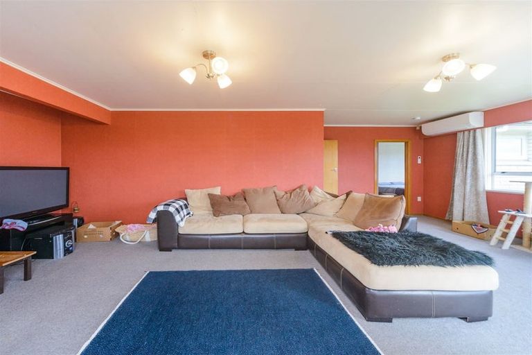 Photo of property in 5 Tararua Terrace, Cloverlea, Palmerston North, 4412
