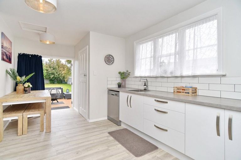 Photo of property in 28 Douglas Road, Amberley, 7410