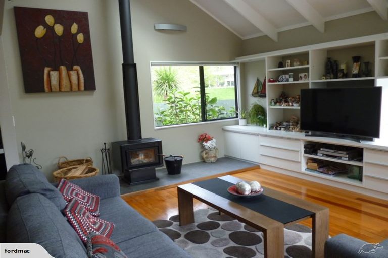 Photo of property in 128a Mellons Bay Road, Mellons Bay, Auckland, 2014