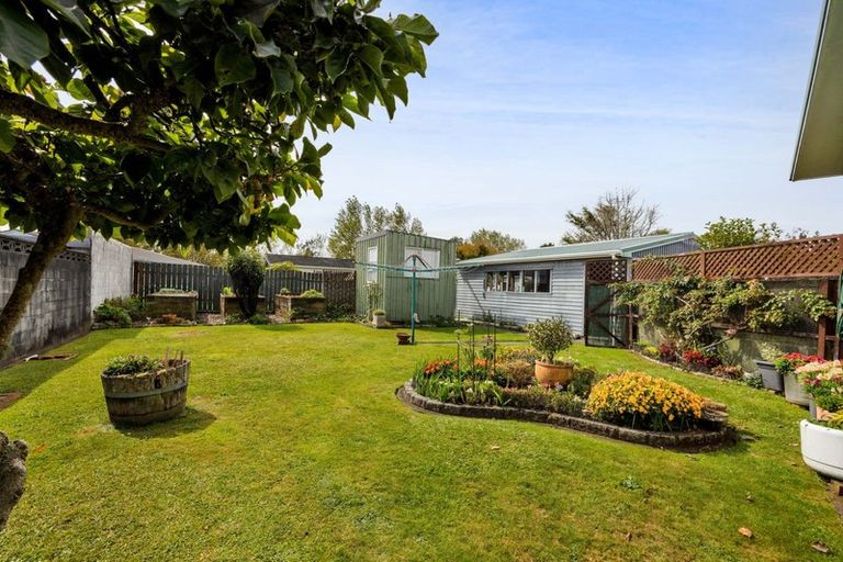 Photo of property in 16 Karaka Street, Inglewood, 4330