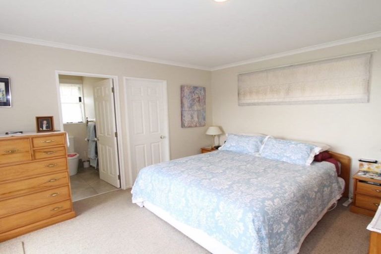 Photo of property in 1 Berkshire Terrace, Massey, Auckland, 0614